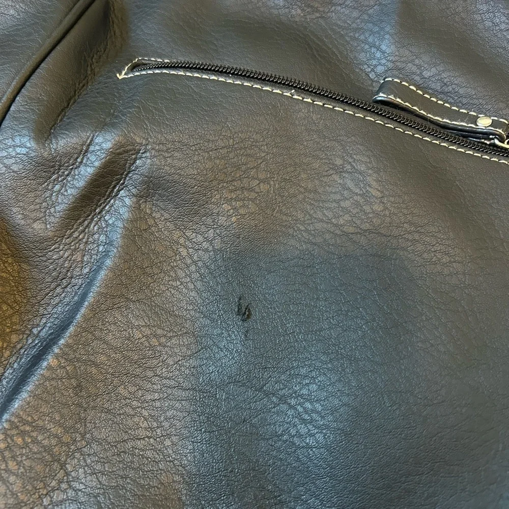 Black buckle leather Jones New York shoulder bag medium size